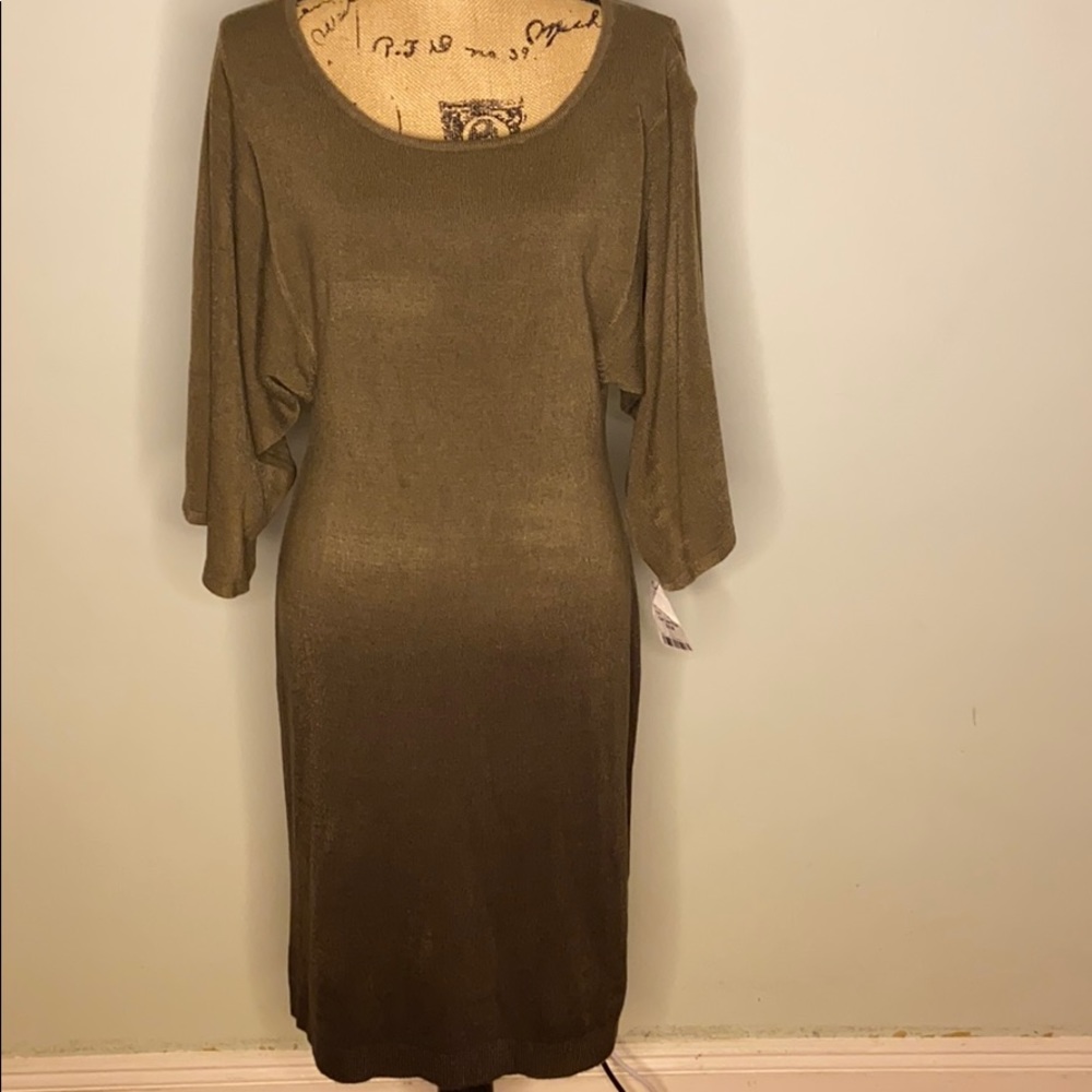 Dress - Picture 1 of 4